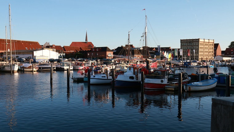 Eine aktuelle Aufnahme des Speichers am Hafen in Eckernförde. © NDR Foto: Daniel Kummetz