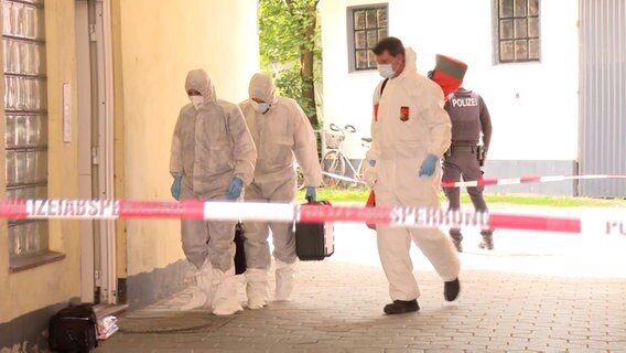 Die Spurensicherung der Polizei untersucht einen Tatort in Elmshorn. © TVNewskontor 