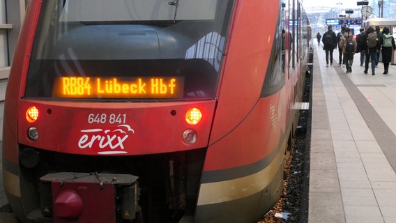 Eine Erixx Bahn von Vorne im Kieler Hauptbahnhof © NDR Foto: Kai Peuckert