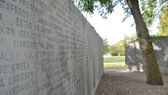 Das Estonia Denkmal. © NDR Foto: Christian Wolf