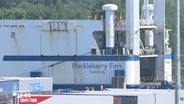 Das Linienschiff "Huckleberry Finn". © NDR 