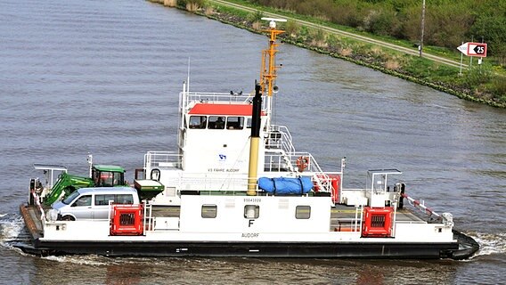 Eine Fähre auf dem Nord-Ostsee-Kanal. © Wasserstraßen- und Schifffahrtsamt Foto: Wasserstraßen- und Schifffahrtsamt