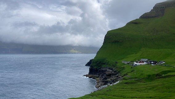 Ein abgelegenes Dorf auf einer Insel. © NDR Foto: Linea Kviske