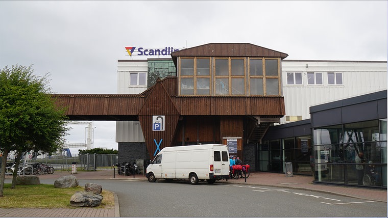 Der Fährhafen Bahnhof auf Fehmarn. © NDR Foto: Hauke Bülow