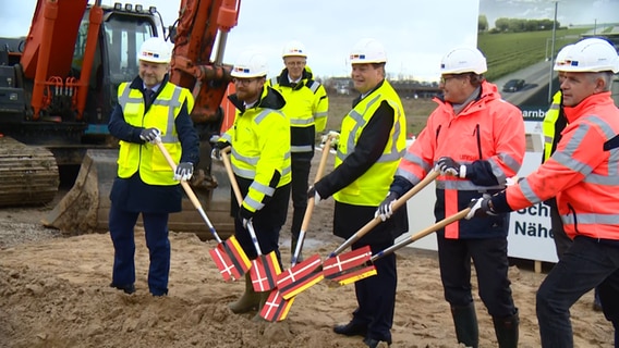 Der erste Spatenstich für die Fehmarn-Belt-Querung. © NDR 