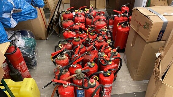 Ein Hilfskonvoi der Feuerwehr im Einsatz. Ein Hilfskonvoi der Feuerwehr im Einsatz. © NDR Foto: NDR