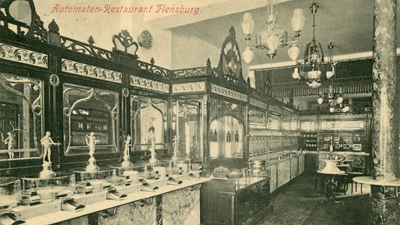 Eine historische Aufnahme eines Automaten-Restaurants in Flensburg. © Dänisches Archiv 
