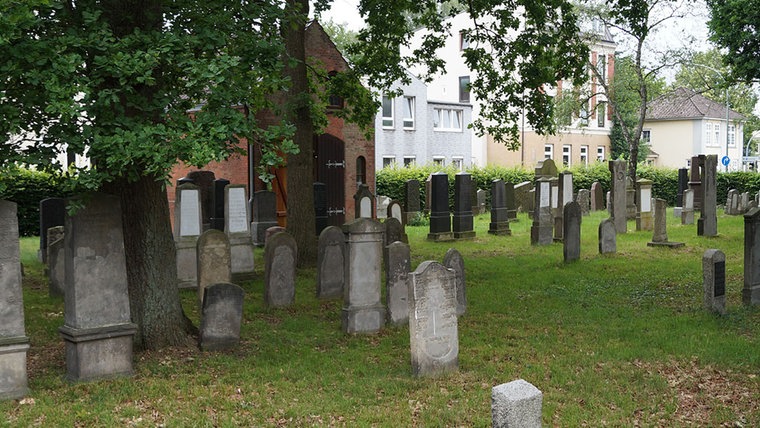 Ein aktuelles Bild von dem Elmshorner Friedhof © NDR Foto: Robert Tschuschke