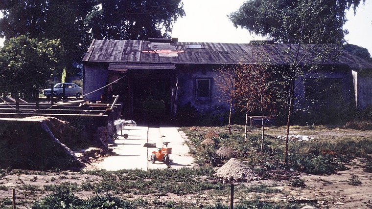 Die Segelschule mit geflicktem Dach 1972.  © Familie Wiederich Foto: Familie Wiederich