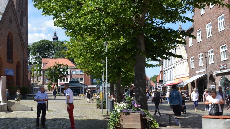 Der Marktplatz in Plön. © NDR Foto: Anne Passow