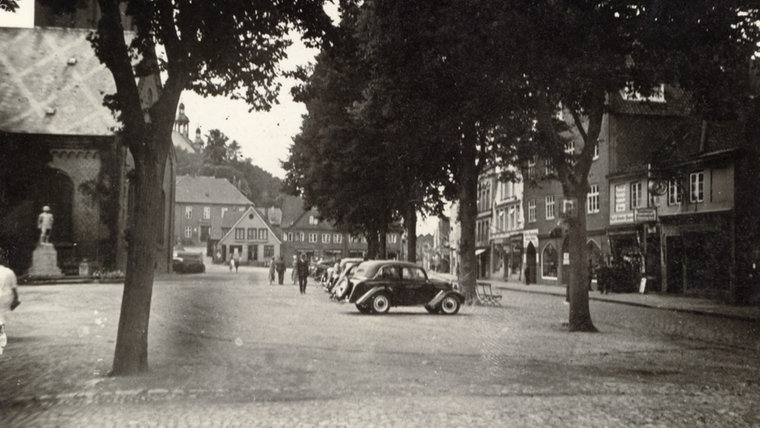 Der Markplatz von Plön, Anfang der 60ger Jahre. © Sammlung Familie Wiederich Foto: Sammlung Familie Wiederich