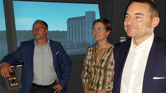 05.08.2022: Finanzinnvestor und FSG Eigentümer Lars Windhorst (rechts) an der Hochschule Flensburg. © NDR Foto: Kai Peuckert