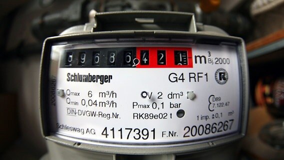 Gas consumption meter © dpa Photo: Karl-Josef Hildenbrand