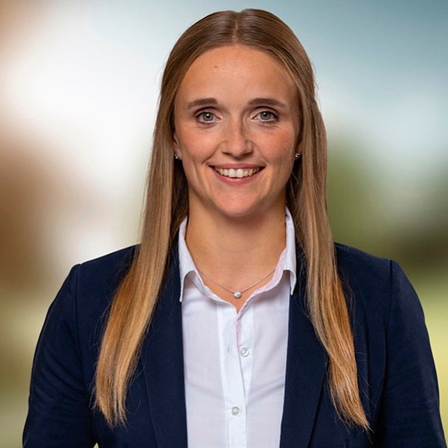Birte Glißmann (CDU) lächelt in die Kamera. Birte Glißmann (CDU) lächelt in die Kamera.