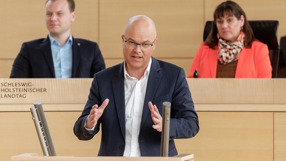 Tobias Goldschmidt (Bündnis90/Grüne), Umweltminister Schleswig-Holsteins, spricht im Kieler Landtag. © Markus Scholz/dpa-Bildfunk Foto: Markus Scholz