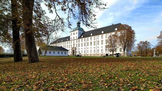 Schloss Gottorf, Sitz des Landesmuseums Schleswig-Holsteins an einem schönen Herbsttag im Oktober.  Foto: Torsten Sukrow
