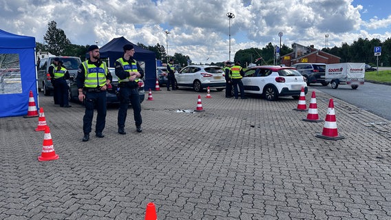 Eine Grenzkontrolle in Flensburg. © NDR Foto: Jörn  Zahlmann