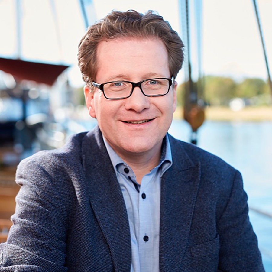 Martin Habersaat (SPD) lächelt in die Kamera. Martin Habersaat (SPD) lächelt in die Kamera.
