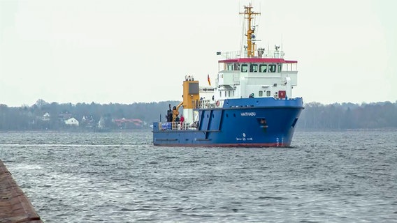 Das Forschungsschiff "Haithabu" ist auf der Kieler Förde unterwegs. © NDR 
