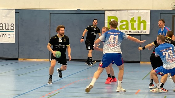 Ein Handballspiel der Gehörlosen-Nationalmannschaft.  Foto: Finn-Ole Martins