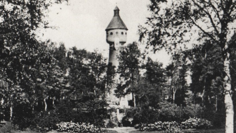 Ein historisches Foto vom Wasserturm in Heide aus dem Jahr 1926. © Stadtarchiv Heide Foto: Stadtarchiv Heide