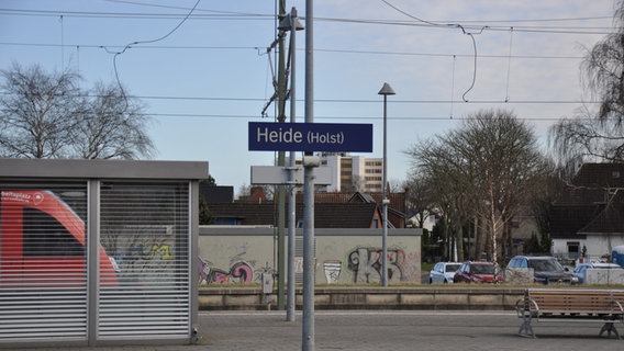 Ein Bahnsteig am Bahnhof von Heide © NDR Foto: Marian Schäfer