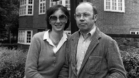 Heide Simonis mit ihrem Ehemann Udo 1980 in Bordesholm in Schleswig-Holstein. © picture-alliance/ dpa Foto: Lothar Heidtmann