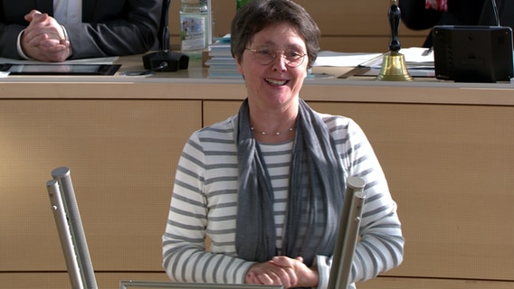 Finanzministerin Monika Heinold (Bündnis 90/Die Grünen) hält eine Rede im Kieler Landtag. © NDR 
