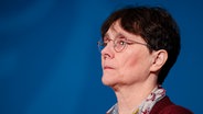 Finanzministerin Monika Heinold (Bündnis 90/Die Grünen) spricht während einer Kabinettspressekonferenz. © dpa-Bildfunk Foto: Frank Molter