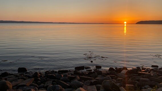 Sonnenaufgang über dem Wasser der Flensburger Förde © Martin Dethlefsen Foto: Martin Dethlefsen