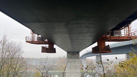 Die Holtenauer Hochbrücke von Unten © NDR Foto: Christian Nagel