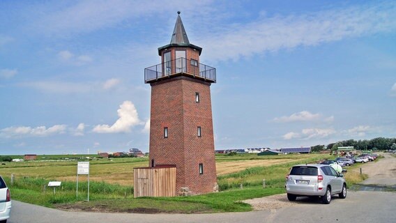 Blick auf den ehemaligen Dagebüller Leuchtturm mit Aussichtsplattform © NDR Foto: Birte Steuer