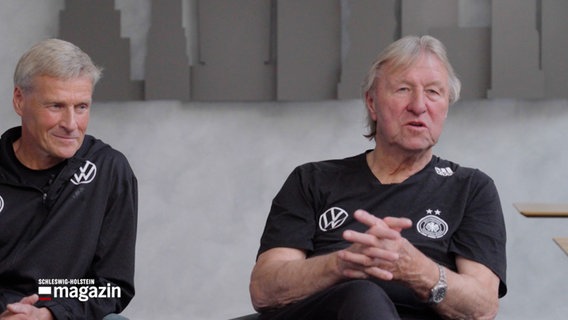 Thomas Nörenberg und  Horst Hrubesch. © NDR 
