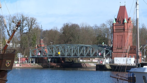 Die Hubbrücke in Lübeck. © NDR 