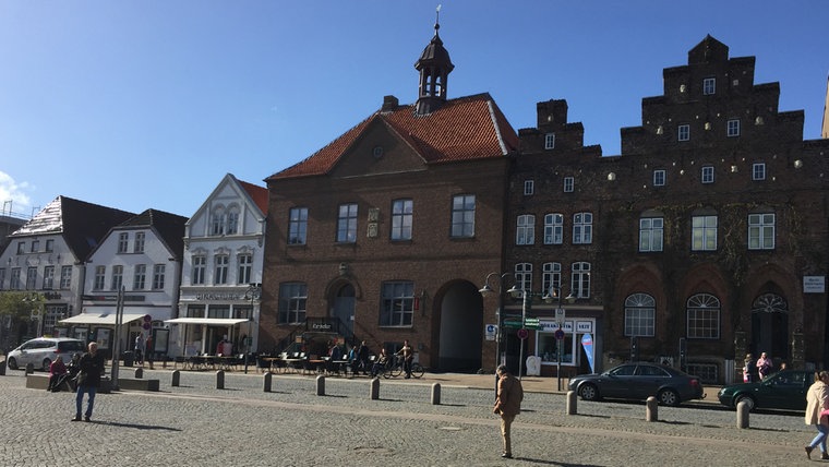 Eine aktuelle Aufnahme vom Marktplatz in Husum. © Museumsverbund Nordfriesland