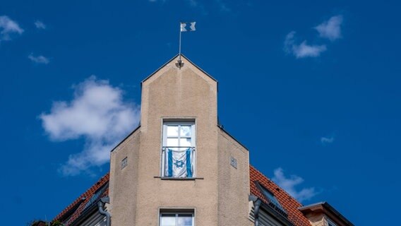 Aan een muur hangt de vlag van Israël.  © afbeelding afbeeldingen Foto: Rolf Zöllner