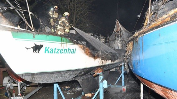 Ein Feuer hat in einer Werft in Lübeck-Travemünde viele Jachten zerstört. © Holger Kröger Foto: Holger Kröger