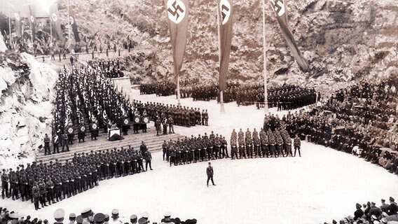 Das Kalkbergstadion bei seiner Eröffnung 1937 durch Reichsminister Dr. Goebbels © Hans-Werner Baurycza 