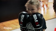 Die 11-jährige Kickboxerin Yuna Elias. © NDR 