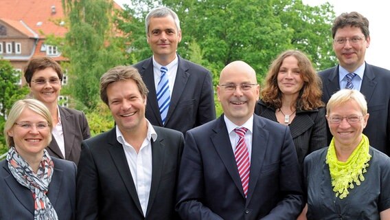 Das neue Kieler Kabinett um Ministerpräsident Torsten Albig © dpa Foto: Carsten Rehder