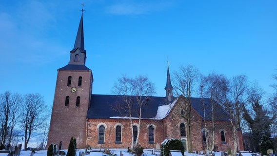 EIne Aufnahme der Kirche in Oldenswort. © Kirchengemeinden Oldenswort, Witzwort/Uelvesbüll und Simonsberg Foto: Daniel Binz