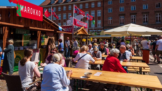 Impressionen von der Kieler Woche aus der Innenstadt an der Hörn und am Rathaus © IMAGO Foto: penofoto