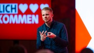 Tim Klüssendorf auf einer Townhall Veranstaltung in Lübeck. © IMAGO / Agentur 54 Grad 