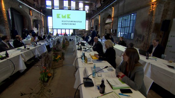In der Lübecker Kulturwerft beraten die Kultusminister der Länder. © NDR 