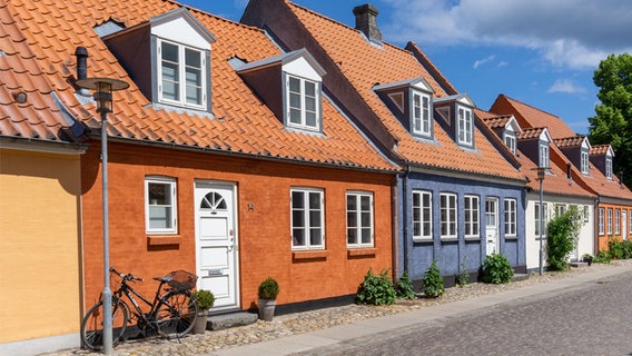 Bunte Häuser in Koge, Dänemark. © picture alliance / Zoonar Foto: Nando Lardi