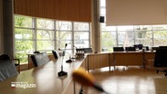 Der leere Fraktionssaal im Kieler Rathaus. © NDR 