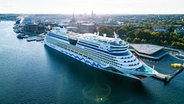 Die AIDAluna liegt am Ostseekai im Kieler Hafen © picture alliance / osnapix Foto: Titgemeyer