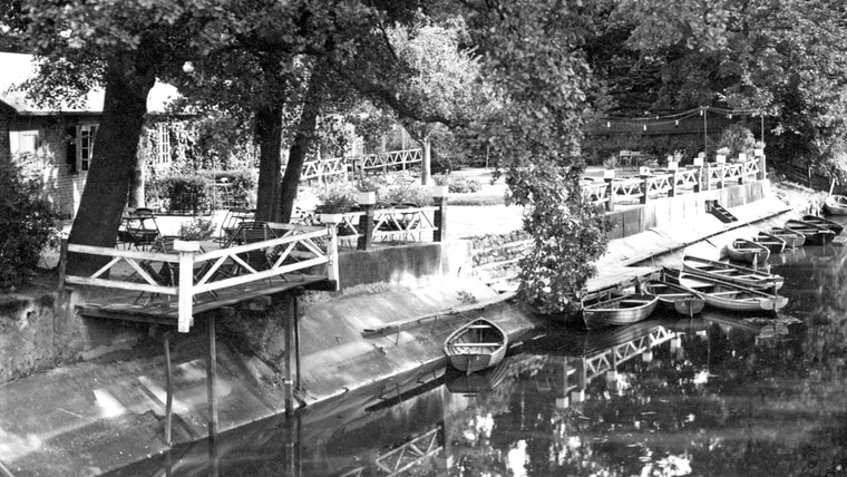 Eine historische Aufnahme des Ausflugslokals "Zur alten Mühle". © Stadtarchiv Elmshorn