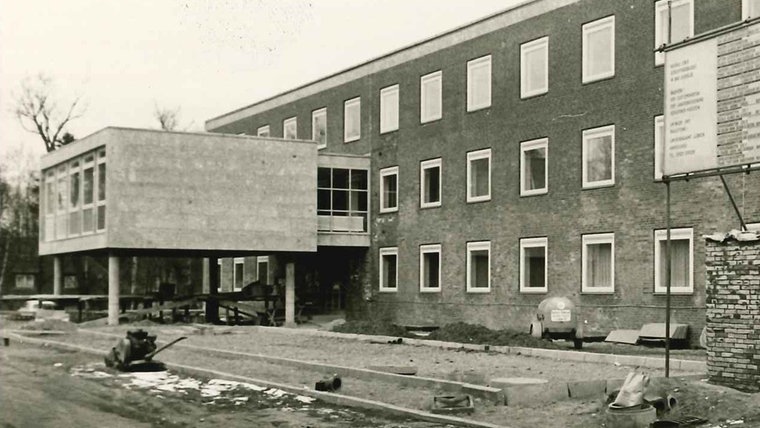 Historisches Foto des Neubaus des Amtsgerichts in Bad Oldesloe um 1964. © Kultur und Stadtarchiv Bad Oldesloe Foto: Kultur und Stadtarchiv Bad Oldesloe
