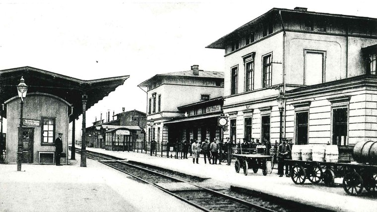 Historisches Foto des Bahnhofs in Bad Oldesloe um 1910. © Kultur und Stadtarchiv Bad Oldesloe Foto: Kultur und Stadtarchiv Bad Oldesloe
